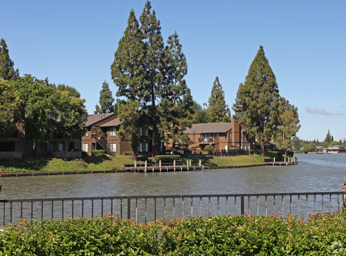 Primary Photo - South Shore Apartments