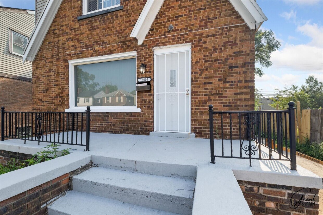 Primary Photo - $1350 3 bedroom