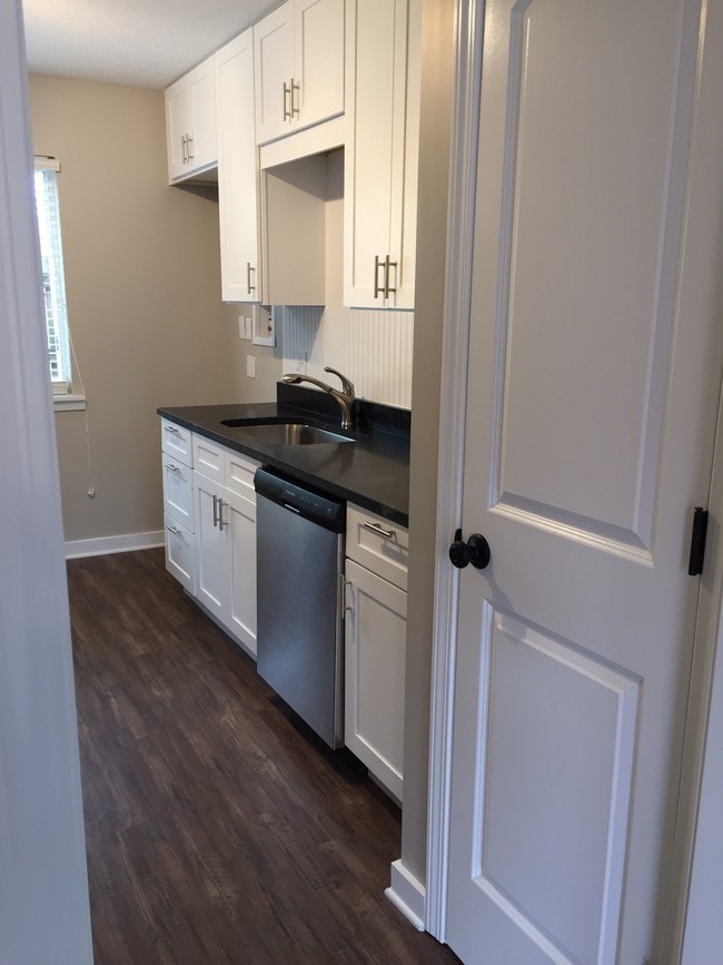 Kitchen - 302 S 11th St