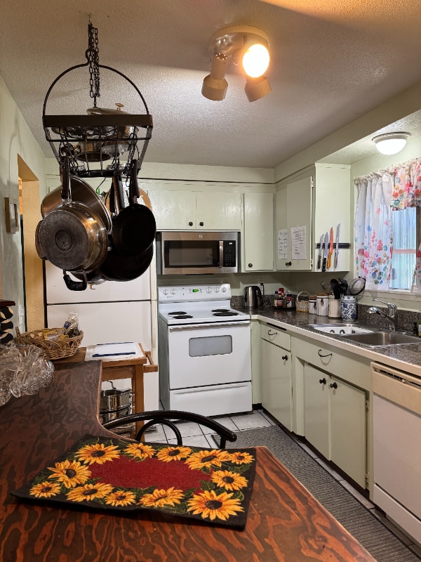 Building Photo - 429 SW 116th Pl