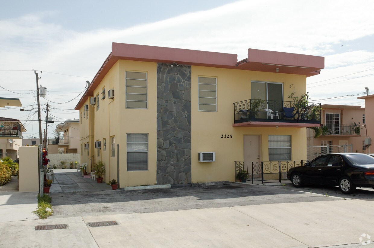 Foto del edificio - 2325 W 9th Ln