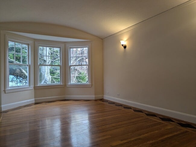 Building Photo - 126_2ndAve