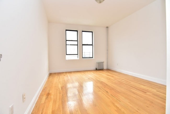 Building Photo - 701 W 179th St