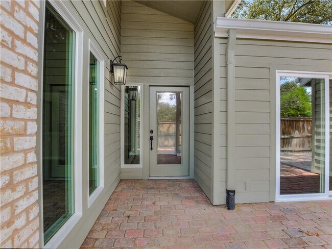 Building Photo - 4111 Ridgeline Dr