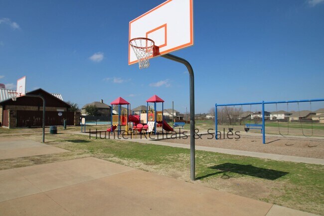 Building Photo - Yowell Ranch Home!