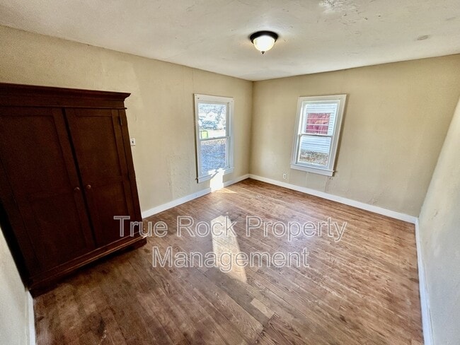 Building Photo - 413 W 15th St