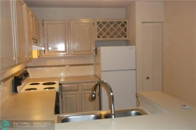 Building Photo - 1845 Palm Cove Blvd
