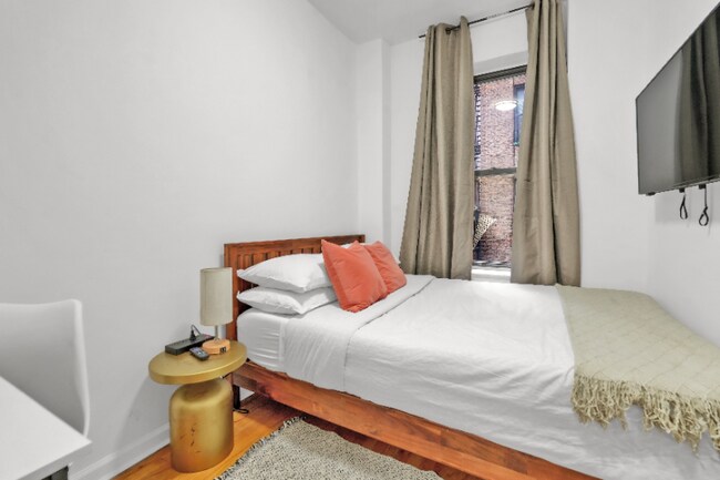 Foto del edificio - 405 W 45th St