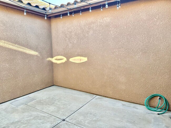 Foto del edificio - 3 br, 2 bath House - 2549 E Vermont Ave