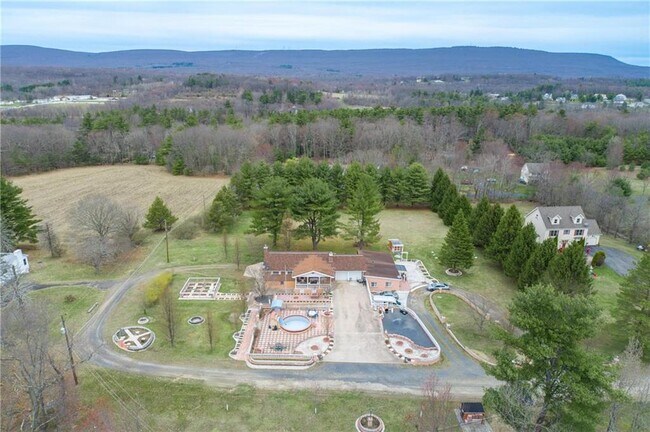 Foto del edificio - 212 Signorile Ln