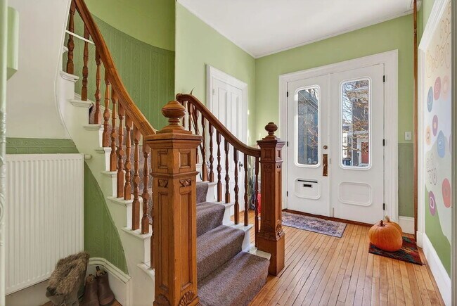 Foto del edificio - Beautiful First-Floor Condo in Portland’s West End