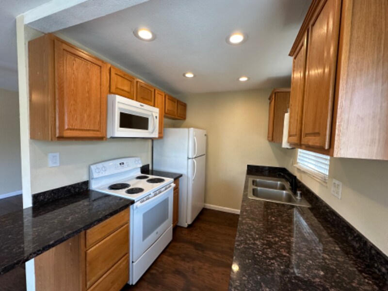 2200 L St Unit 4, Antioch, CA 94509 Room for Rent in Antioch, CA
