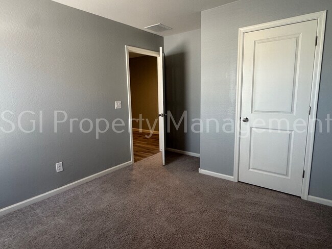 Foto del edificio - 2033 E Velvet Pl