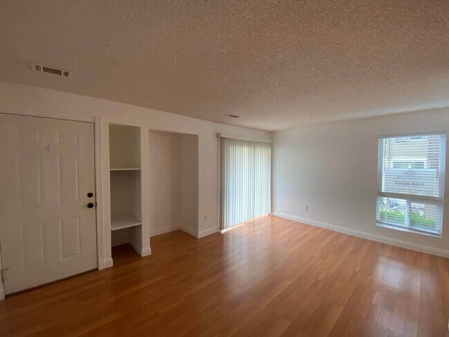 Foto del edificio - 7373 W Florida Ave
