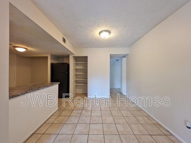 Building Photo - 7201 Arlington Expy