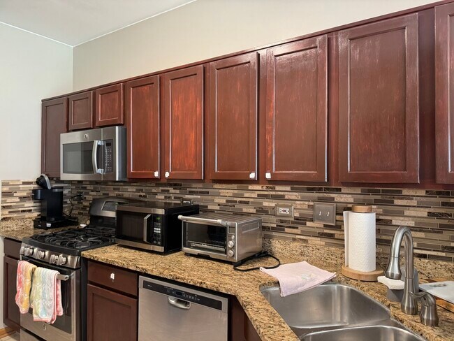 Foto del edificio - 605 Lakeridge Ct