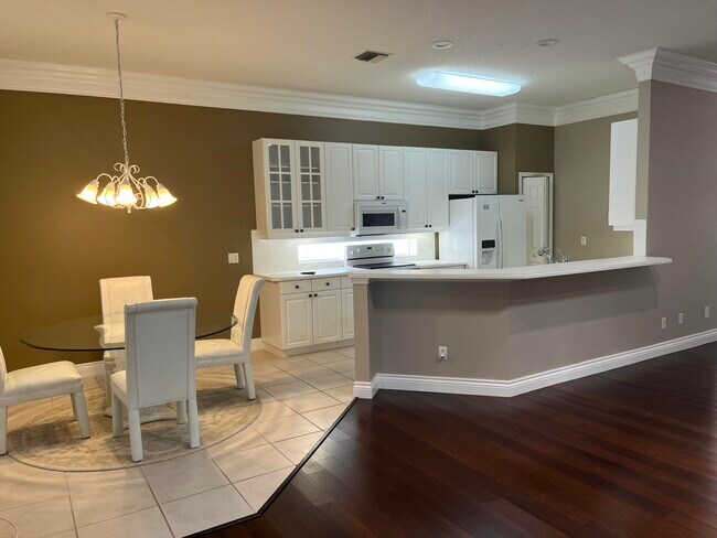 Building Photo - 628 Venetto Ct
