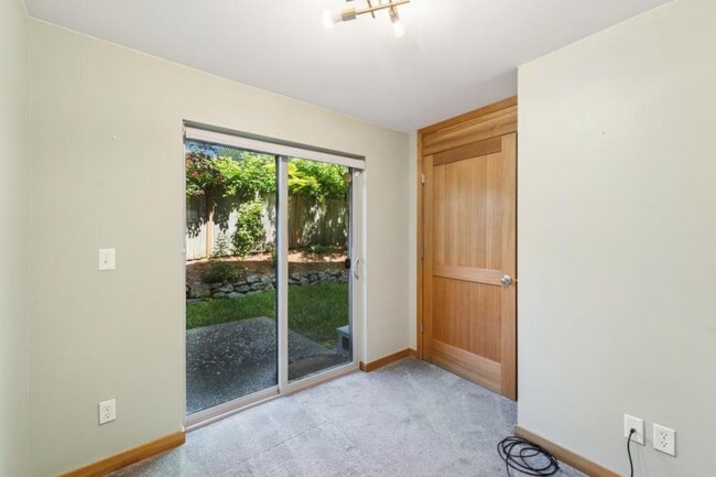 Foto del edificio - 3 bedroom in Seattle WA 98107