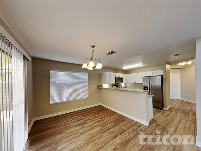 Foto del edificio - 5646 Roundrock Dr