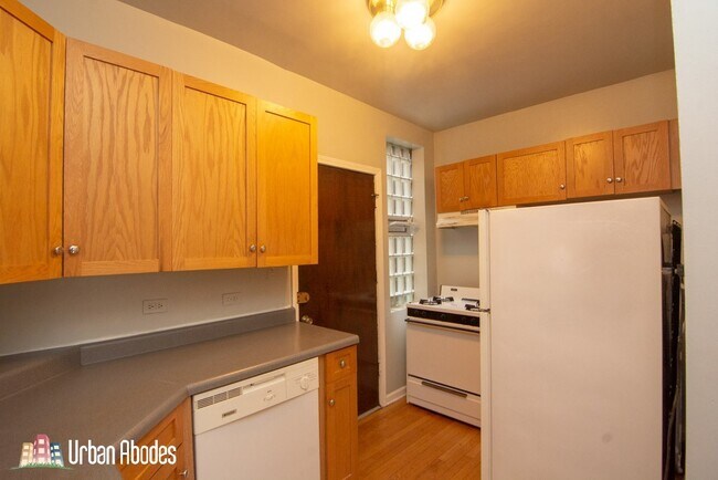 Building Photo - 4224 N Paulina St