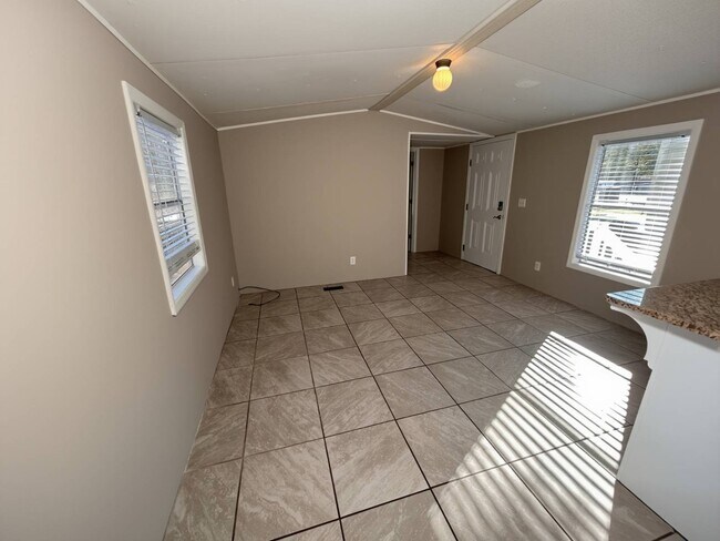 Foto del edificio - 3118 Dudley Rd