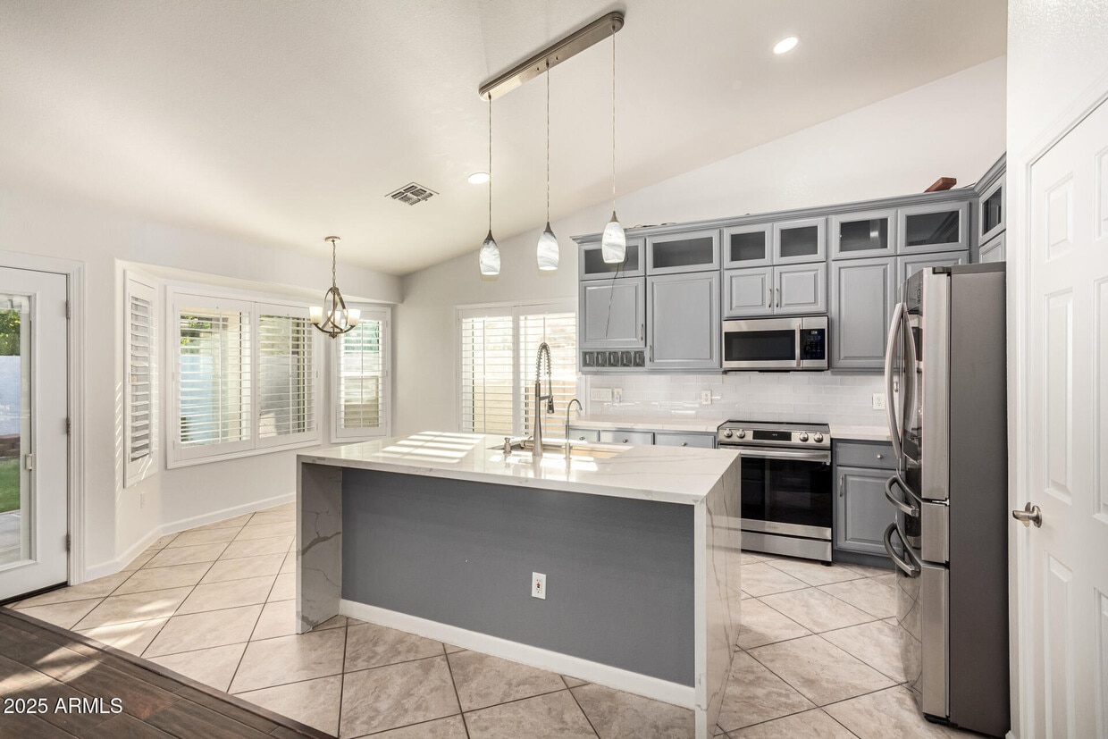 Foto principal - 1825 E Arabian Dr