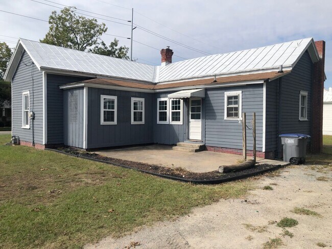 Foto del edificio - 902 Nashville Rd