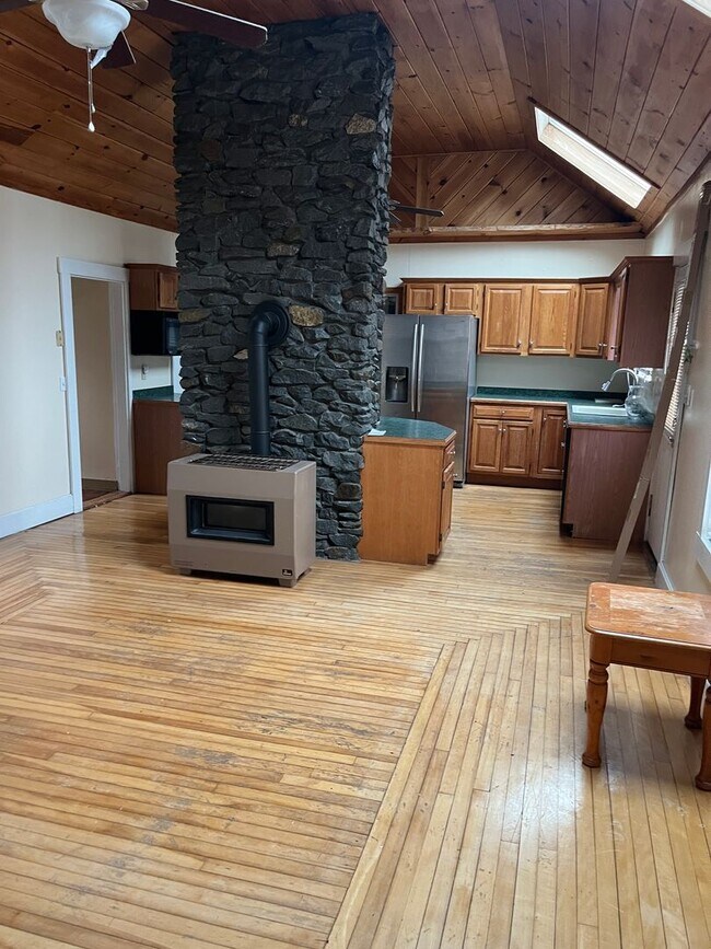 Foto del edificio - Sunny 2 Br / 1 BA Apartment in quiet area of Middleboro
