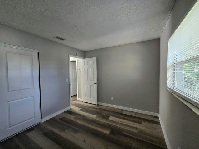 Foto del edificio - 3035 66th Ave N