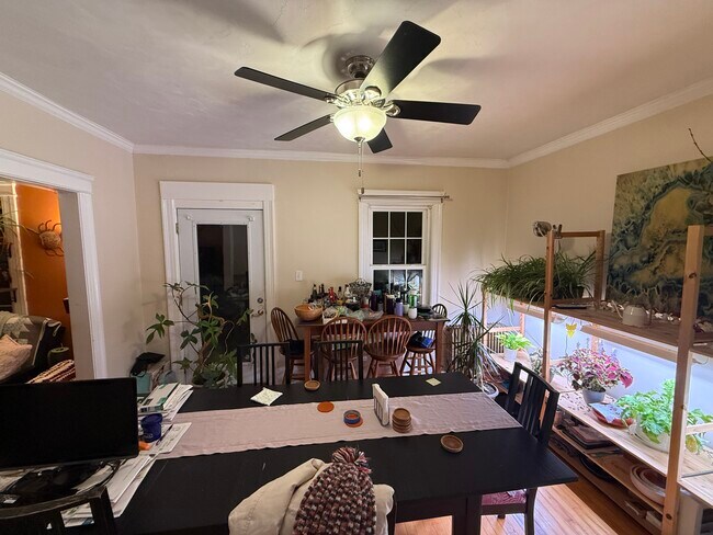 Foto del edificio - 304 Lake Ave