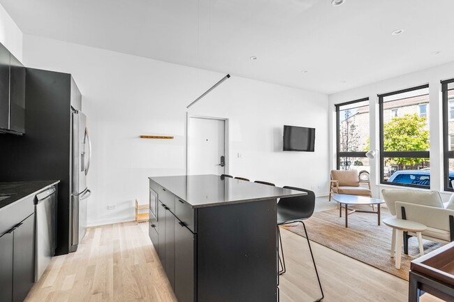 Foto del edificio - 2122 S Hoyne Ave