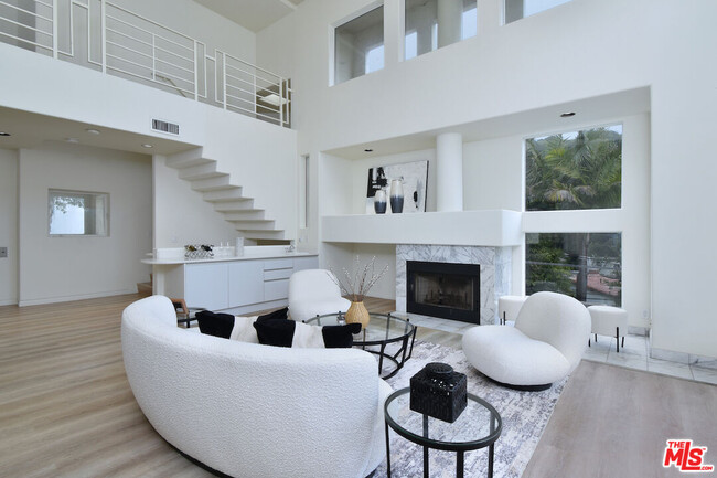 Building Photo - 1701 N Beverly Dr