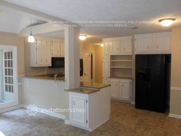 Foto del edificio - 215 Mayfield Cir