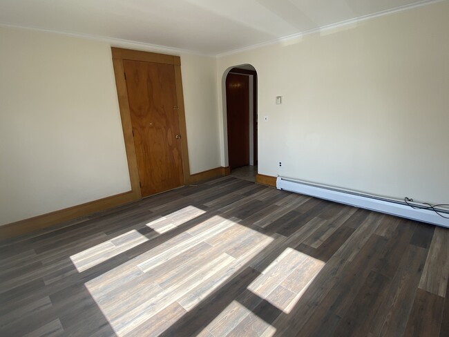 Living Room - 119 Hildreth St