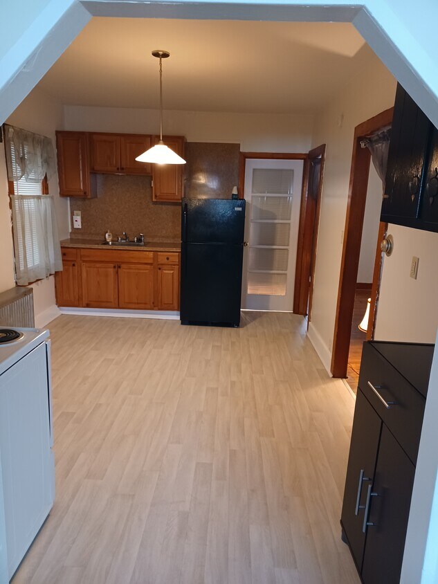 Eat In Kitchen - 444 Bradford St
