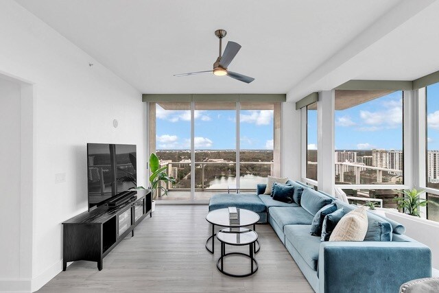 Foto del edificio - 150 E Robinson St