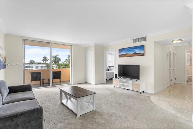 Building Photo - 9440 W Bay Harbor Dr