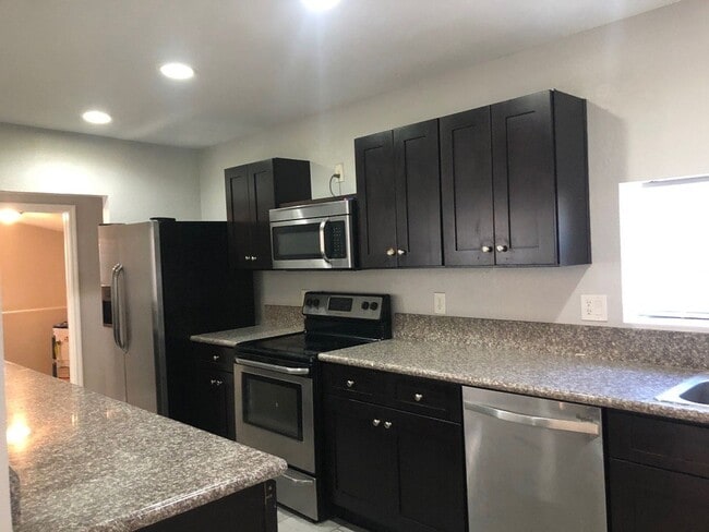 Building Photo - Beautiful, 3/2 Pool Home COMING SOON!