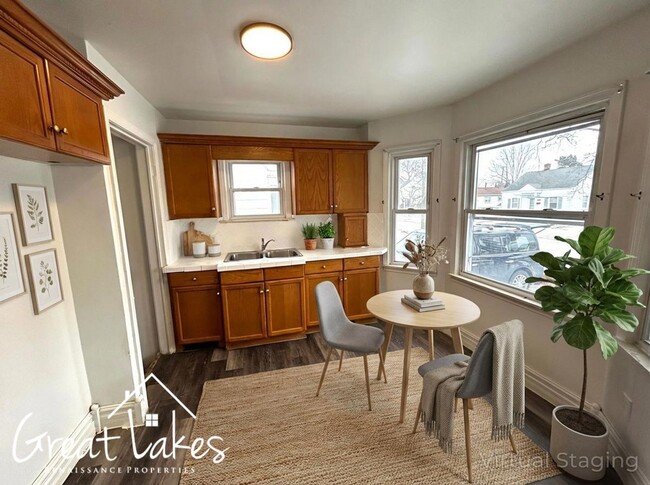 Building Photo - Charming 2 Bedroom 1 Bathroom now available for rent