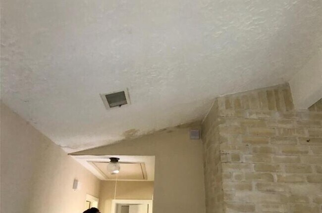 Building Photo - 15611 Raven Trail