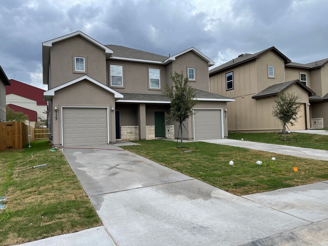 Foto principal - Townhome for rent