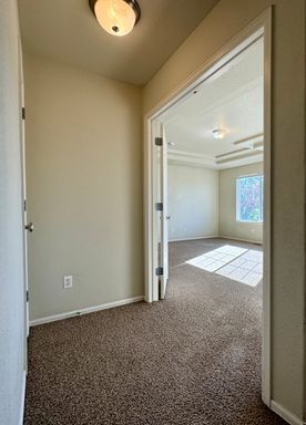 Foto del edificio - 3 Bedroom Home With Plenty of Space! Avail...