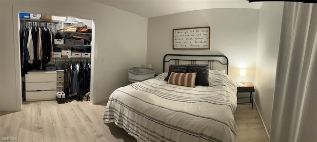 Foto del edificio - 2 br, 1 bath Duplex - 2715 Northeast Weidl...