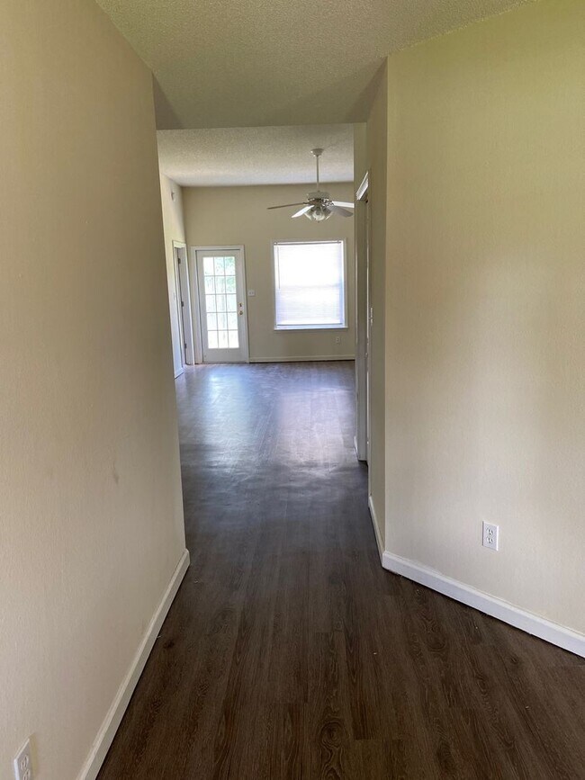 Foto del edificio - Leasing NOW. Killearn Lakes home with fenced in backyard