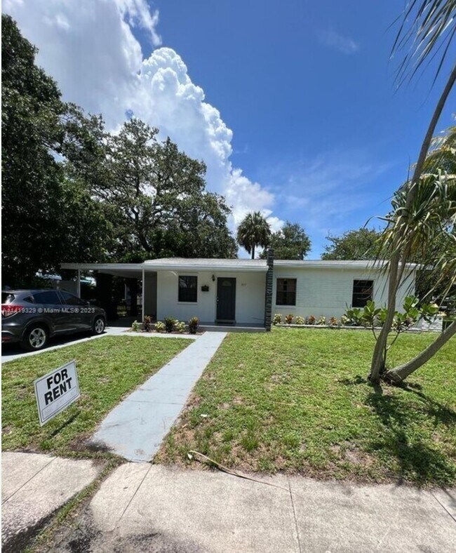 Foto del edificio - 837 SW 26th St