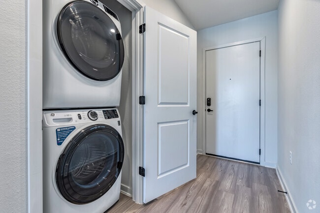 A1 - 1BR, 1BA - 620SF - Laundry - Lake Maggiore