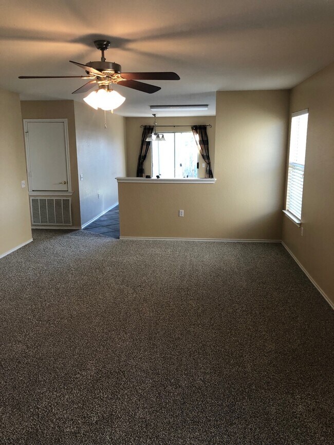 Building Photo - 1404 Poppy Seed Ln