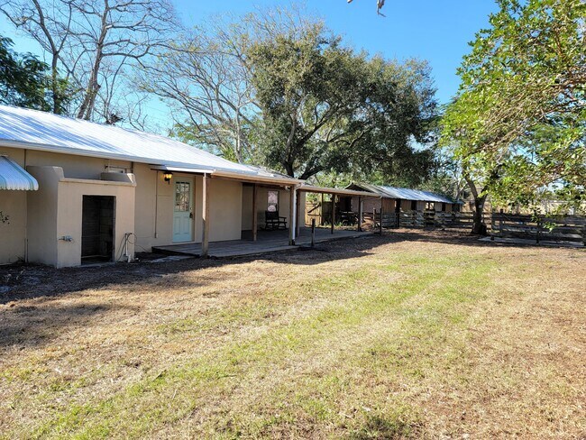 Foto del edificio - 4362 W Midway Rd