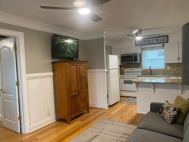 Foto del edificio - 2109 Pine Tree Dr