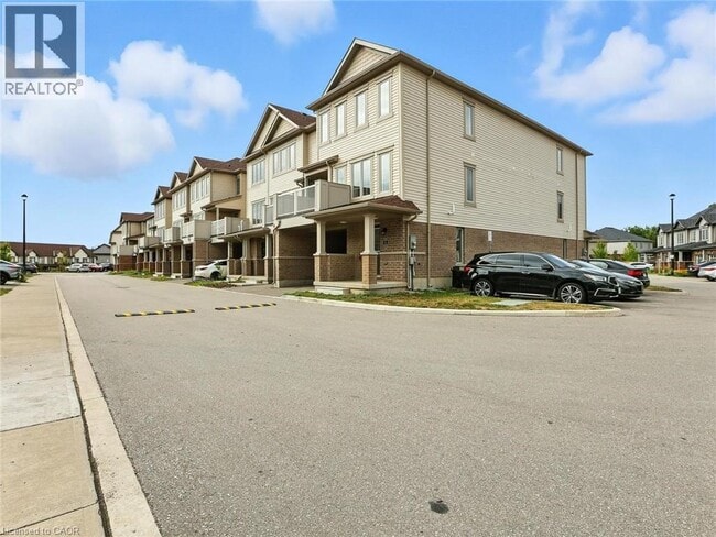 Building Photo - 755 Linden Dr